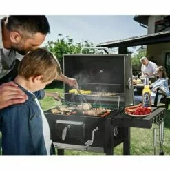 AICOK XXL Fumoir Américain Avec Tablette Latérale Et Inférieure, Évent Réglable, Ouvre-porte, Plateau à Charbon Réglable, 3 Grilles, 2 Roues Pour Une Mobilité Facile, 113x53,5x100 Cm -France Barbecue Soldes Boutique 46223173 5