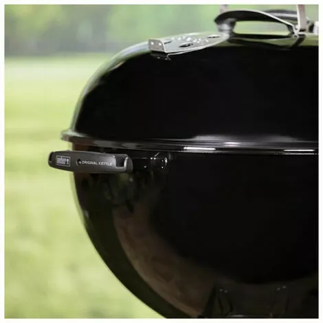 Pack WEBER Barbecue à Charbon Original Kettle E-5710 57cm - Sac De Charbon - Copeaux Fruits De Mer - Nettoyant - Grattoir à Cuve 7 Pack WEBER Barbecue à Charbon Original Kettle E-5710 57cm - Sac De Charbon - Copeaux Fruits De Mer - Nettoyant - Grattoir à Cuve – Image 5