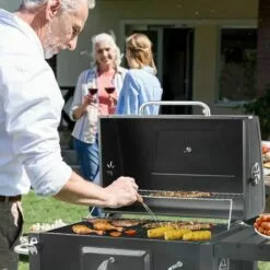 PESCE Barbecue à Charbon De Bois, Grill XXL Avec Couvercle, 113x53,5x100 Cm, Barbecue Avec 3 Grilles De Gril, Plaque De Charbon Réglable En Hauteur, Cendrier Coulissant, 2 Roues Pour Une Mobilité Facile -France Barbecue Soldes Boutique 60170082 3